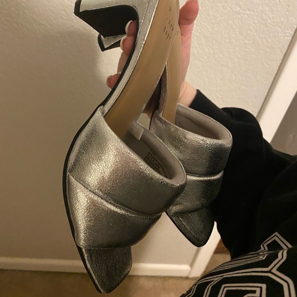 Metallic silver mules - Picture 5 of 8